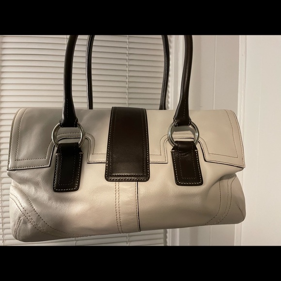 Coach Handbags - NWOT Authentic Coach Handbag